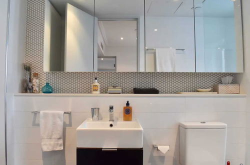 Photo 10 - Stylish 1 Bedroom Apartment in Vibrant Potts Point