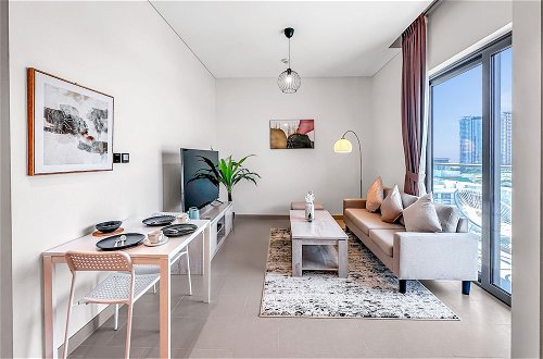 Photo 1 - Luxury StayCation - Elegant Apartment With Balcony and Large Pool