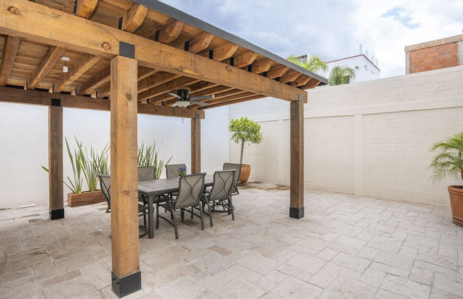 4BR Oasis with Pool & Gym at Nueva Escondida - Foto 28