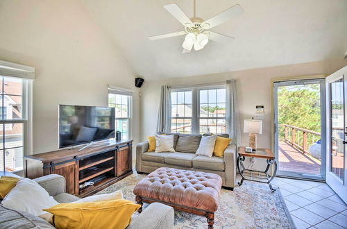 Photo 24 - Sunny Norfolk Apartment w/ Deck + Fire Pit