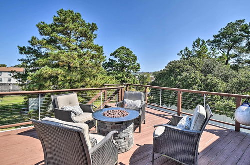 Foto 2 - Sunny Norfolk Apartment w/ Deck + Fire Pit