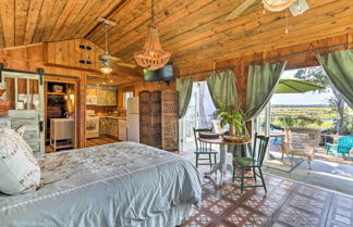 Foto 1 - Romantic Waterfront Getaway in Midway, GA