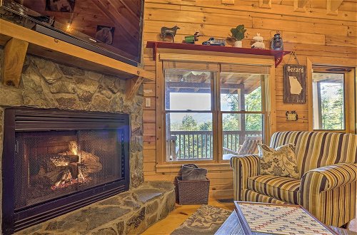Foto 4 - Lovely Log Cabin + Bunkhouse w/ Views & Yard