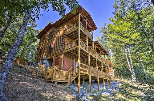 Foto 24 - Lovely Log Cabin + Bunkhouse w/ Views & Yard