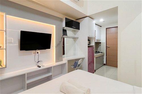 Foto 5 - Cozy Living And Homey Studio Vida View Makassar Apartment