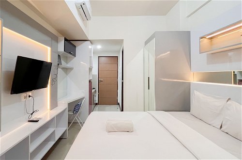 Foto 3 - Cozy Living And Homey Studio Vida View Makassar Apartment