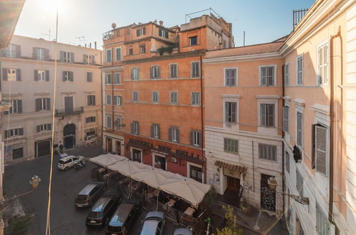 Photo 30 - Stunning Rose Trastevere Apartment