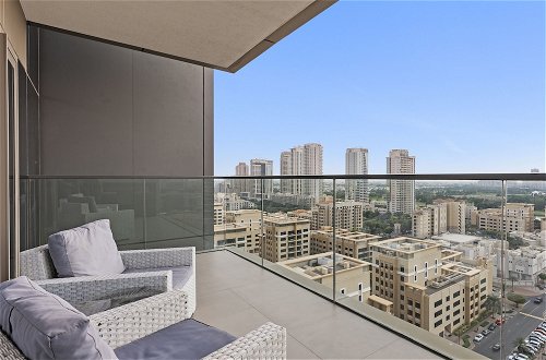 Foto 17 - WelHome - Greenery Beautiful Apartment Onyx Tower 2