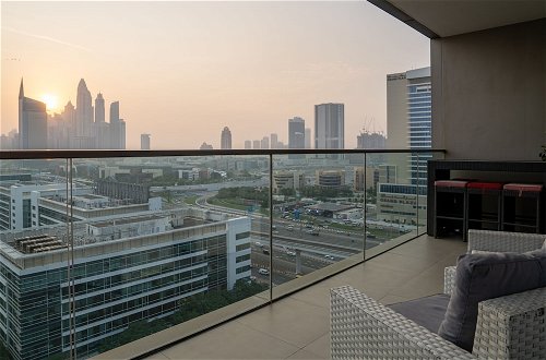 Foto 16 - WelHome - Greenery Beautiful Apartment Onyx Tower 2