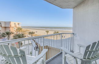 Foto 1 - Oceanfront Myrtle Beach Studio w/ Pool Access