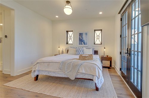 Photo 4 - Luxe Savannah Townhome: 1 Mi to Historic District
