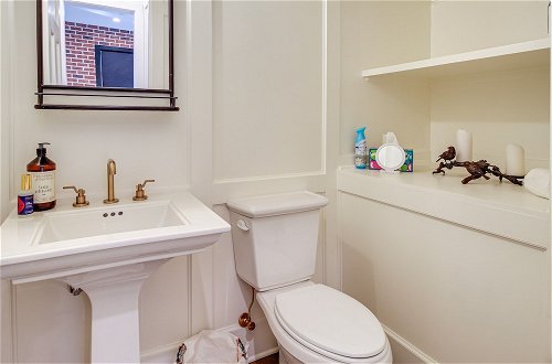 Foto 9 - Luxe Savannah Townhome: 1 Mi to Historic District