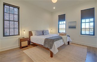 Foto 2 - Luxe Savannah Townhome: 1 Mi to Historic District