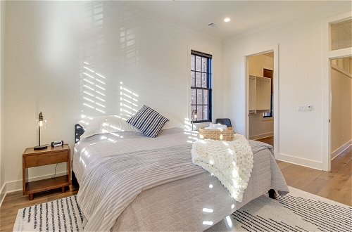 Foto 14 - Luxe Savannah Townhome: 1 Mi to Historic District