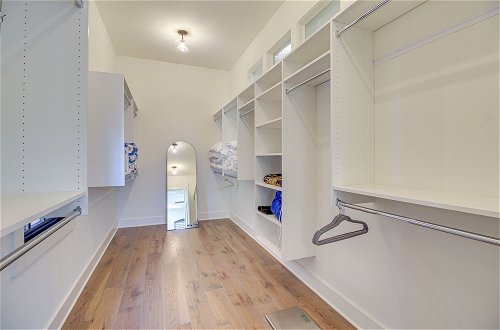 Foto 26 - Luxe Savannah Townhome: 1 Mi to Historic District