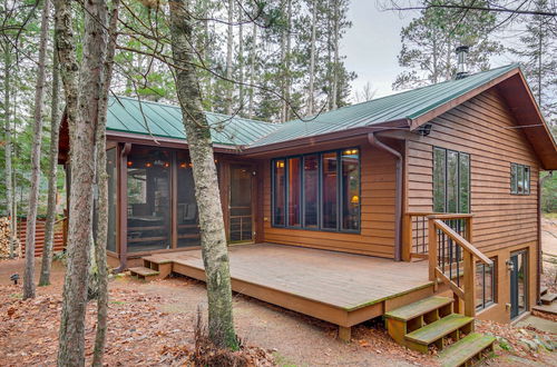 Foto 14 - Lakefront Eagle River Cabin w/ Fire Pit & Porch