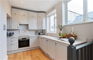 Photo 2 - The Earl s Court Space - Modern 2bdr Flat With Terrace Parking