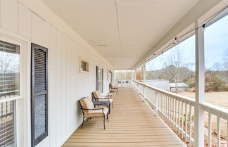 Photo 2 - Pet-friendly Lakefront Home: 14 Mi to Uga