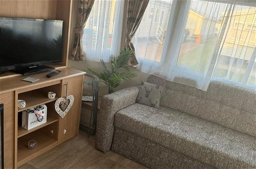 Photo 13 - Captivating 3-bed Static Caravan in Clacton-on-sea