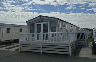 Photo 1 - Modern Platinum Standard 2 Bedroom With Decking