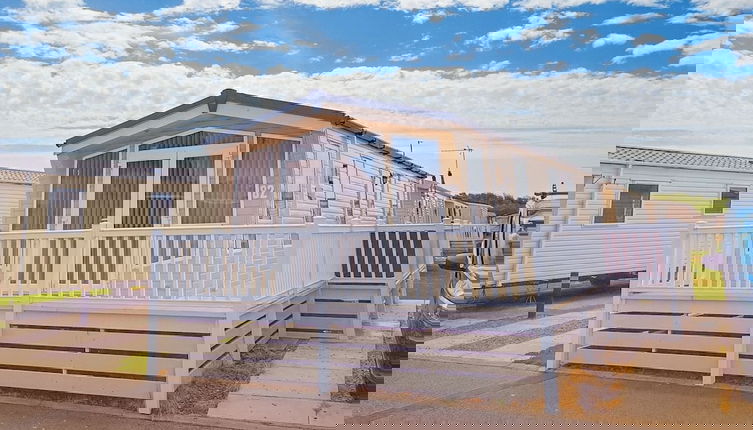 Photo 1 - 2 bed Platinum-sleeps 6-decking-free Parking