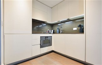Photo 3 - Soho Luxury 1 Bedroom Apartment by Concept Apartments