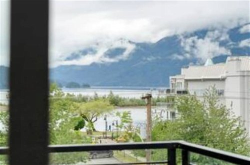 Foto 17 - Modern 4BR Penthouse With Lake Views