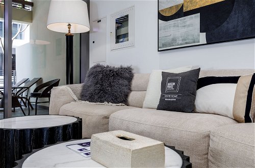 Foto 12 - Maison Privee - Exquisite Duplex with Private Patio & Loft Living