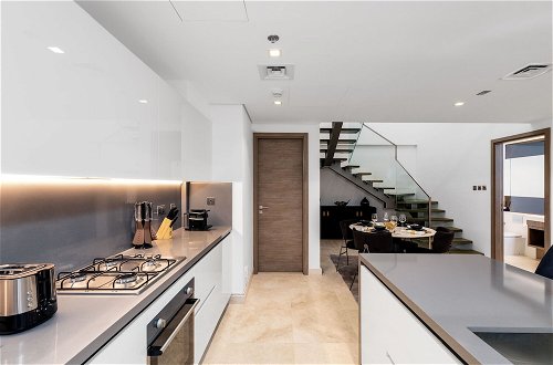 Photo 9 - Maison Privee - Exquisite Duplex with Private Patio & Loft Living