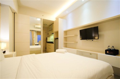 Photo 4 - Warm Designed Studio At Orchard Supermall Mansion Apartment