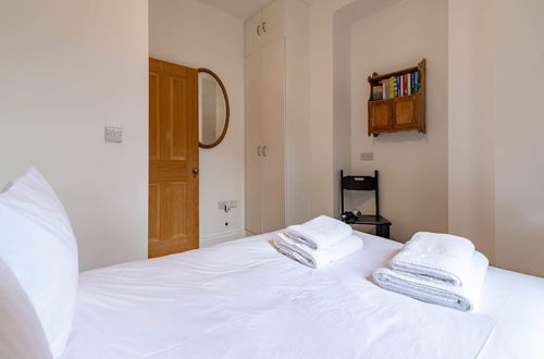 Photo 6 - Beautiful Two Bed Abode In South West London