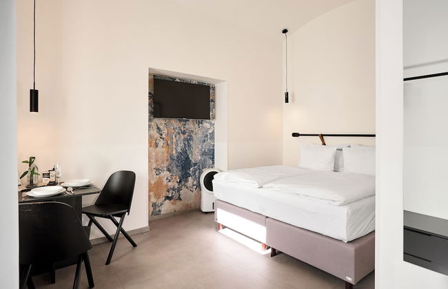 HONEST Karlín - Foto 41