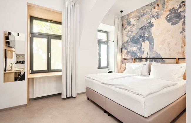 HONEST Karlín - Foto 42