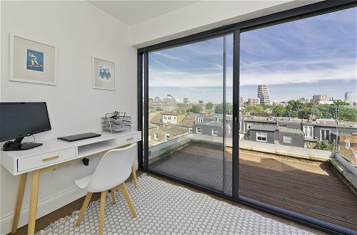 Photo 13 - 4-bed Flat With Amazing Balcony Views