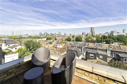 Photo 5 - 4-bed Flat With Amazing Balcony Views