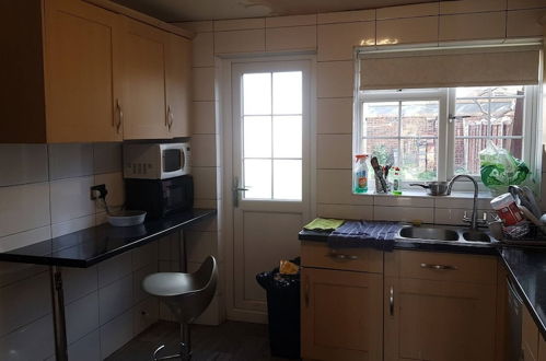 Foto 9 - room in House - Gatwick Triple Room. Fully Furnished. West Sussex.