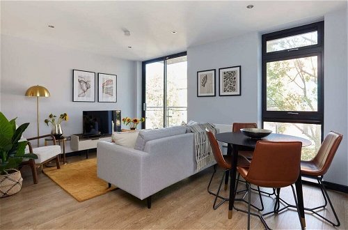 Foto 12 - The Whitechapel Place - Stunning 2bdr Flat With Balcony