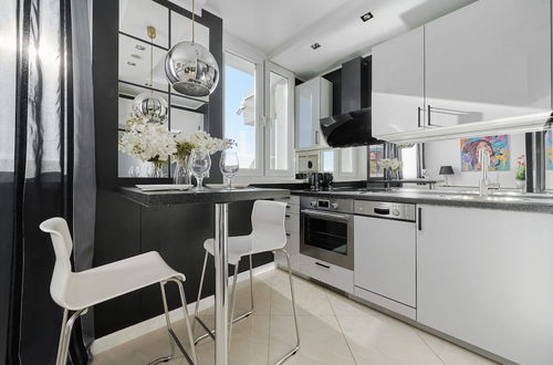 Foto 8 - Black & White Studio by Renters