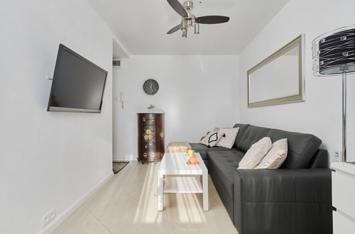 Photo 15 - Black & White Studio by Renters