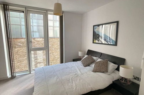 Foto 5 - Exquisite 2BD Flat w/ Balcony, Shoreditch