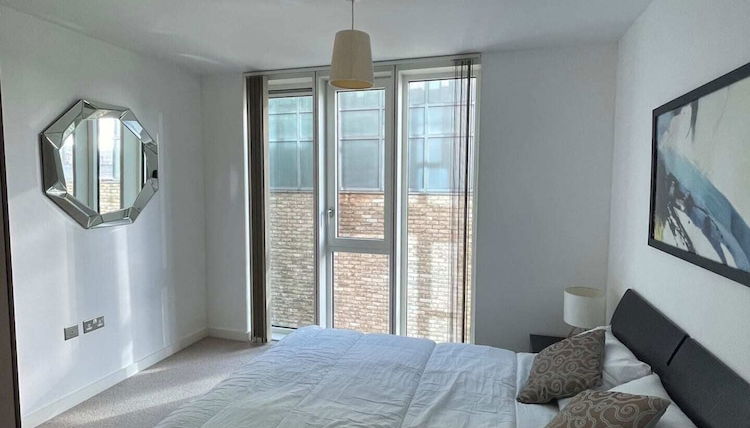 Foto 1 - Exquisite 2BD Flat w/ Balcony, Shoreditch