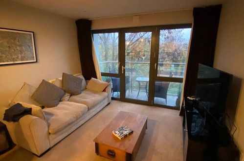 Photo 4 - Inviting 2BD Flat W/private Balcony - Battersea