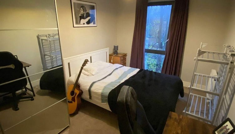 Foto 1 - Inviting 2BD Flat W/private Balcony - Battersea