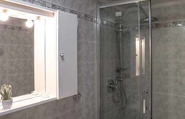 JOIVY Stunning 2-BR Flat w/ Balcony - Foto 22