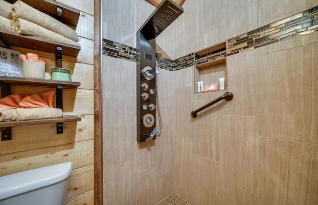 Hook, Line, & Sinker Retreat: Fireplace, Grill - Foto 25