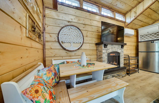 Hook, Line, & Sinker Retreat: Fireplace, Grill - Foto 24