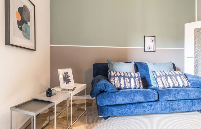JOIVY Modern 1-Bed Flat W/Balcony - Photo 24