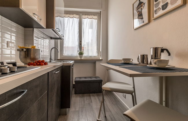 JOIVY Modern 1-Bed Flat W/Balcony - Photo 20