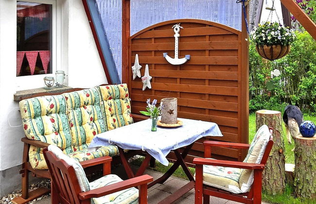 Roof House Near Dummer See With Rowing Boat - Photo 1