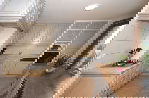Foto 17 - Captivating Holiday Home in Les Vans With Pool
